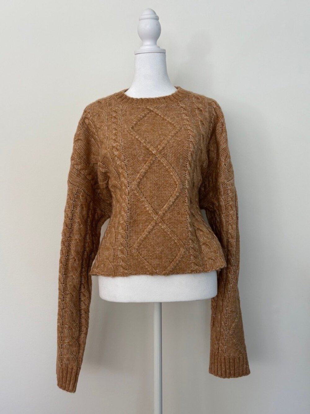 Brand New! Rachel Parcell Cable Knit Sweater L size Camel